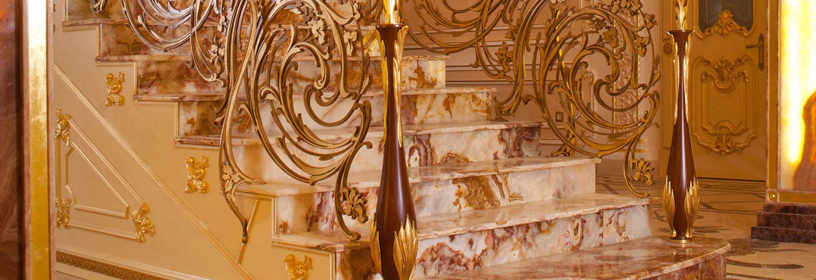 Пример лестницы из оникса на заказ Фото лестницы из оникса